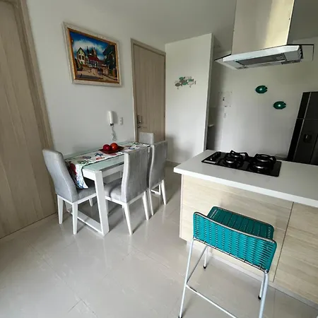 En Cerca Del Mar Y El Aeropuerto Apartamento